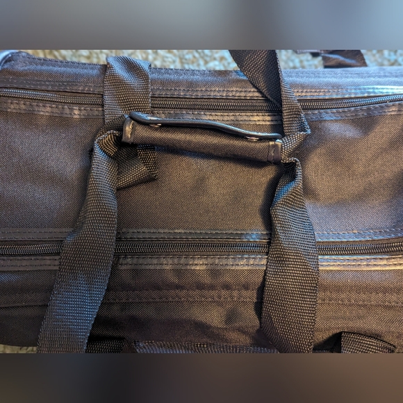 Amazon Basics Soft Sided Mesh Pet Travel Carrier Medium Size - Picture 9 of 13